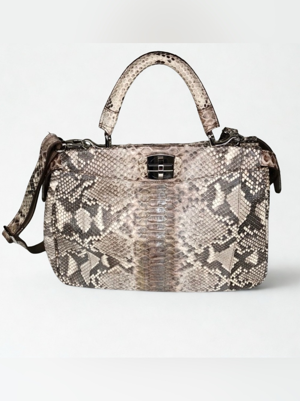 ✨Host Pick Paulo Bentini
Genuine Python Handbag with strap, in EUC.
